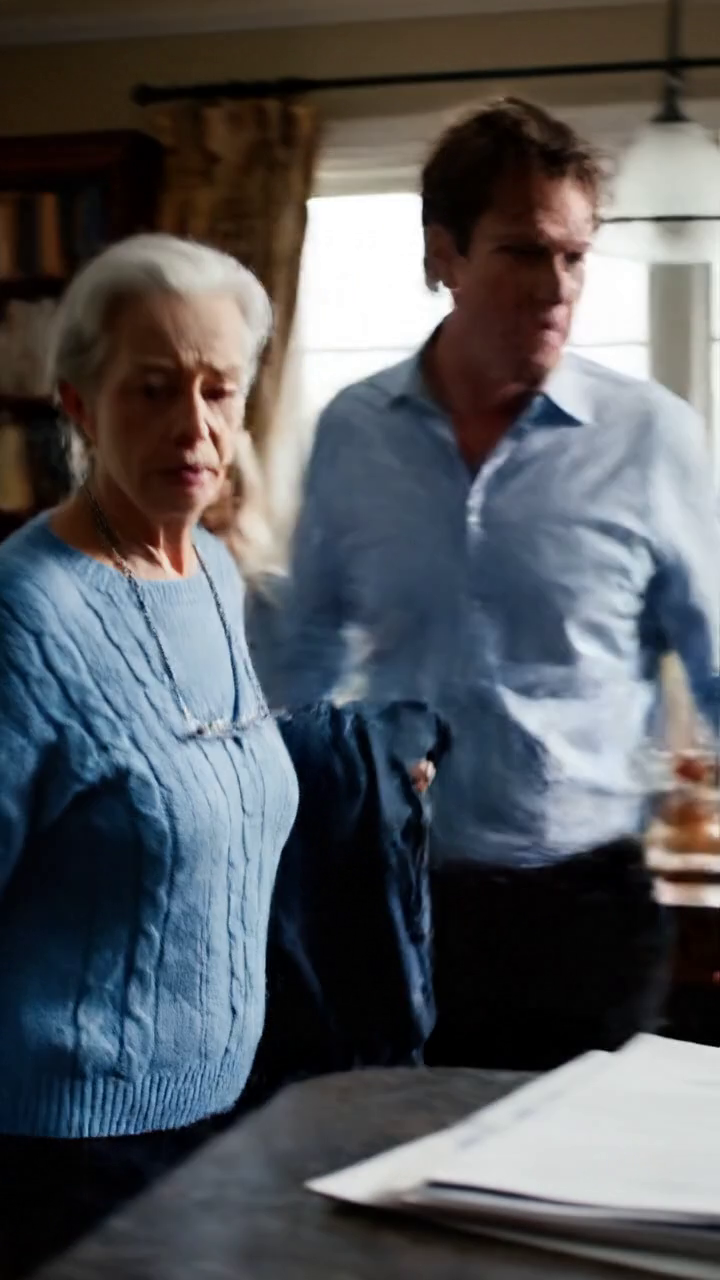 Mon fils a pointé vers ma porte d'entrée et a crié : « C'est la maison de ma femme, pas la vôtre, alors je suis parti pendant une heure, j'ai changé toutes les serrures de la maison mon défunt mari et je l'ai payé, et quand ils sont revenus supplier sur le trottoir, je me suis rendu compte qu'ils ne m'avaient pas simplement manqué de respect... ils avaient planifié quelque chose de bien pire. Nouvelles