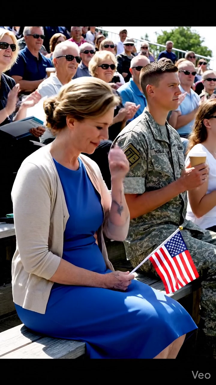 Elle est venue regarder son fils devenir une marine SEAL jusqu'à ce qu'un commandant reconnaisse son tatouage et l'appelle 'Doc-SS News