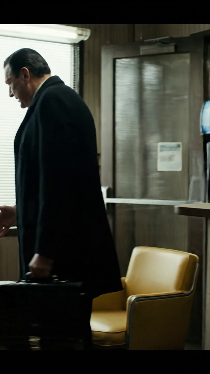 À soixante-huit ans, j'ai perdu ma maison dans un divorce, j'ai appelé ma fille pour l'aider et je l'ai entendue rire avant de me dire que personne n'avait besoin d'un vieil homme à mon âge. Trois mois plus tard, je vivais dans un motel au large de East Main Street à Columbus quand un avocat en manteau de laine sombre a traversé le hall et m'a dit que ma première femme était morte en Oregon et m'a laissé quarante-sept millions de dollars. Puis il a baissé la voix et a dit qu'il y avait une condition. Nouvelles